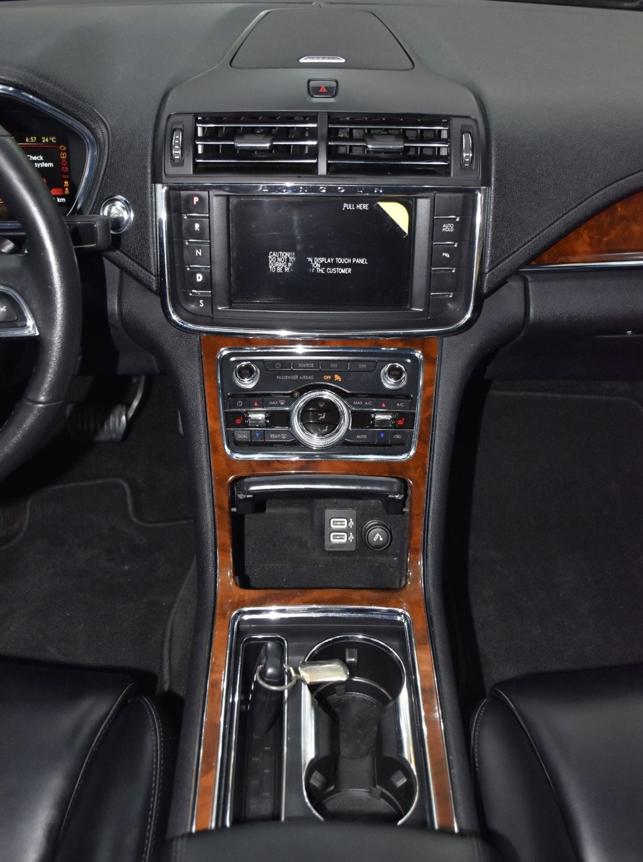 Lincoln Continental RESERVE EXCELLENT DEAL for our Lincoln Continental ( 2020 Model ) in Silver Color GCC Specs