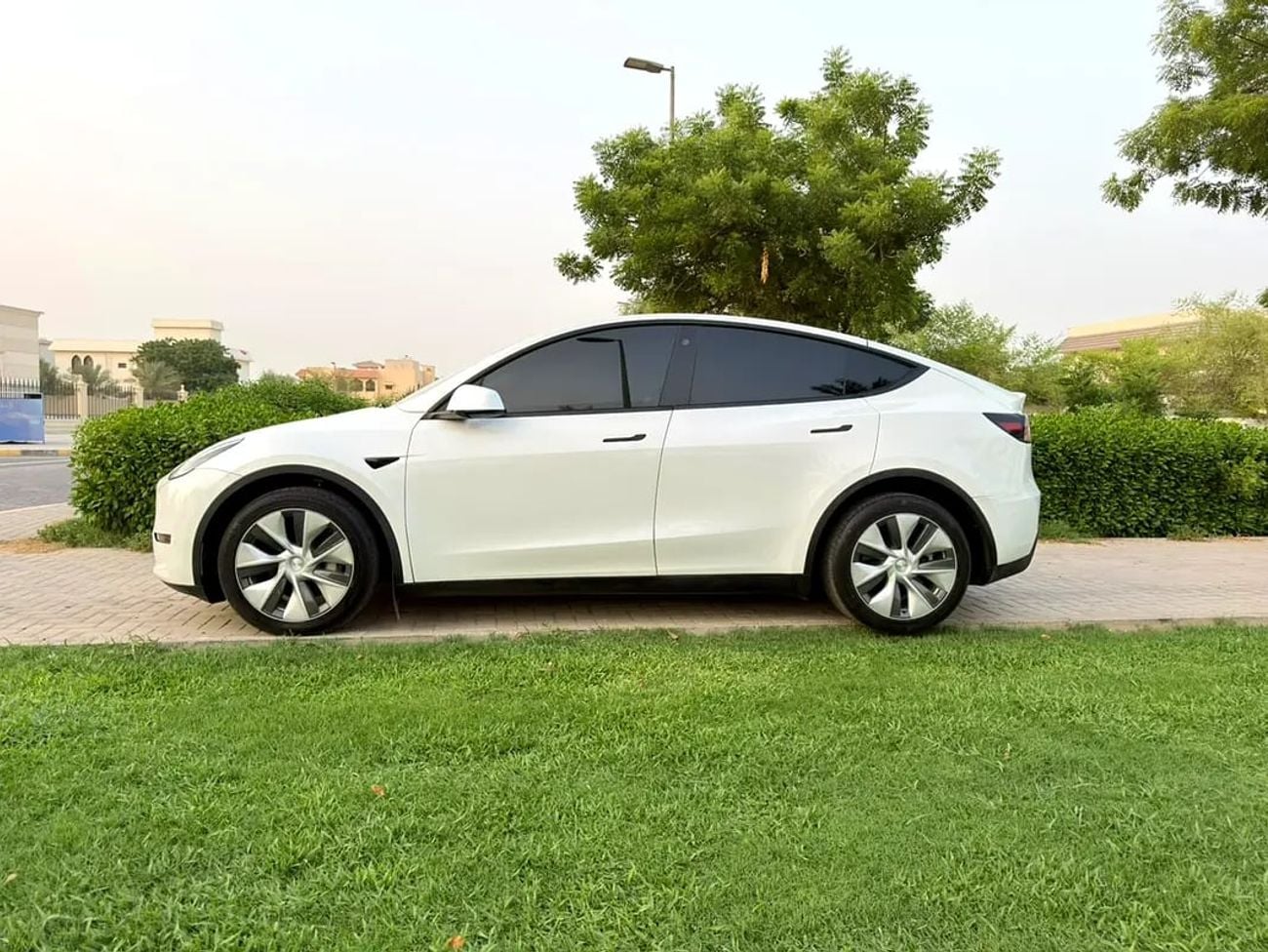Tesla Model Y LONG RANGE - American Specs ADNOC PASS Cetficate