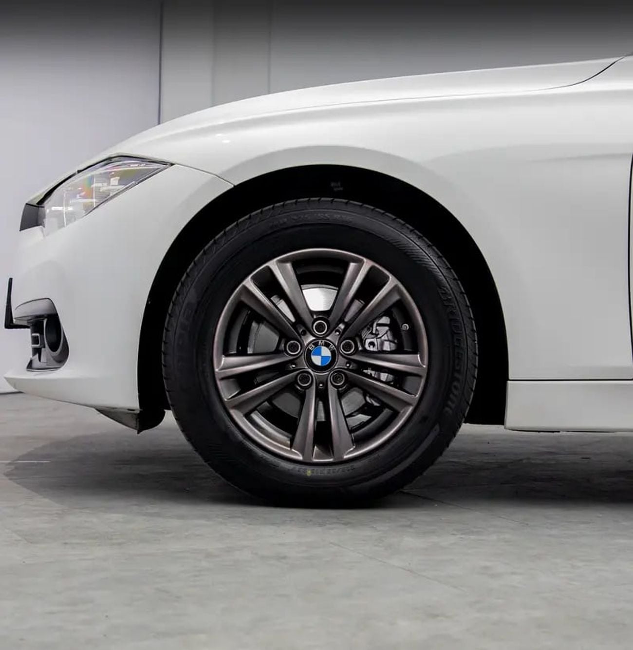 BMW 318i STANDARD 0% Down Payment Available • Full Service History • GCC
