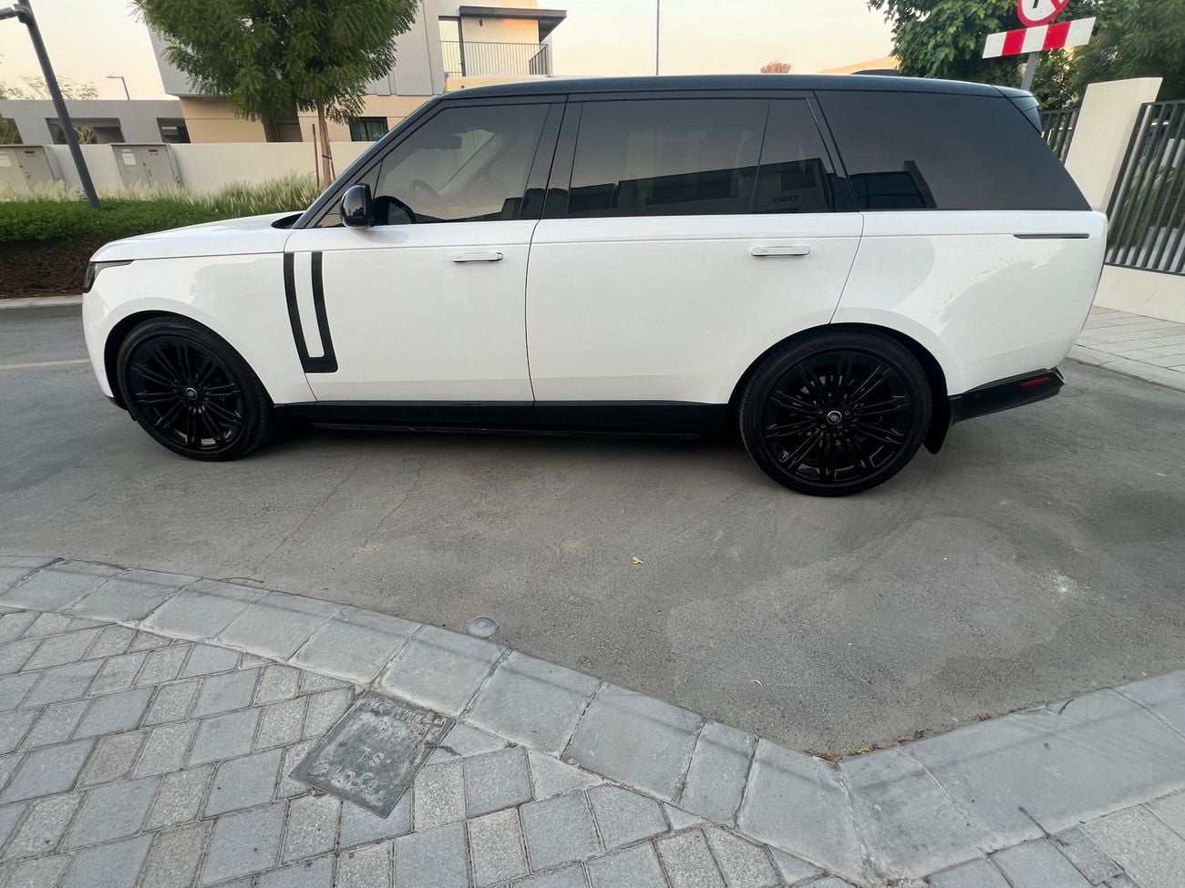 Land Rover Range Rover P400 SE LWB