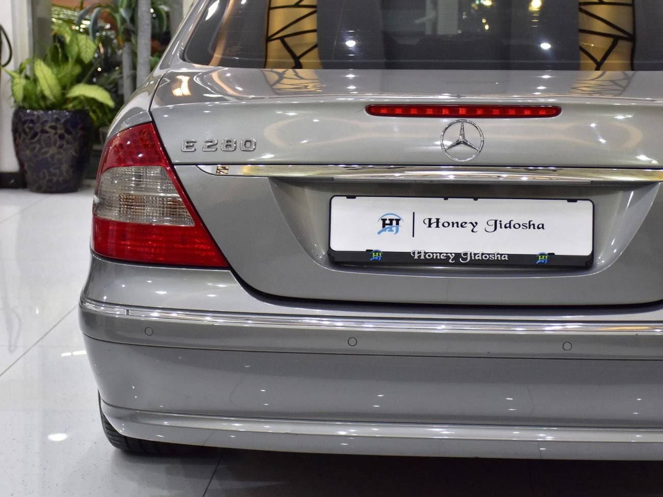 مرسيدس بنز E 280 STANDARD EXCELLENT DEAL for our Mercedes Benz E280 ( 2007 Model ) in Grey Color GCC Specs