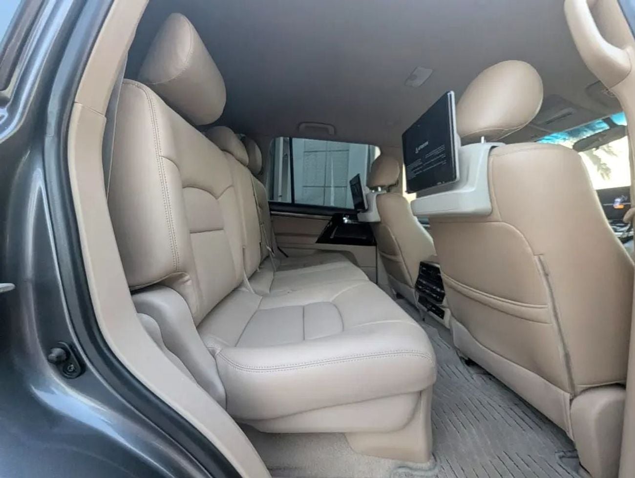 Toyota Land Cruiser GXR GCC specs Facelifted 2025 V6 4.0L Excellent Condition