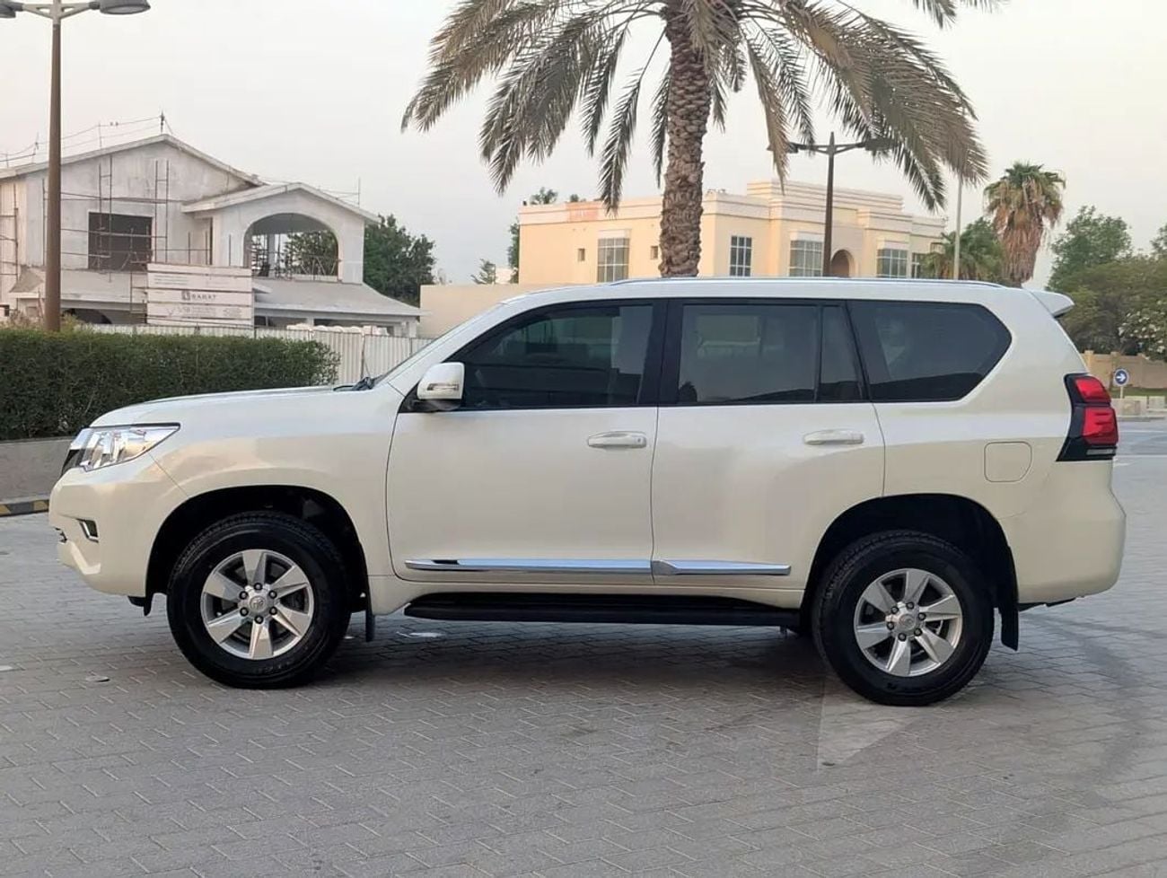 Toyota Prado EXR GCC Specs V4 2.7L Interior and Exterior Excellent Condition