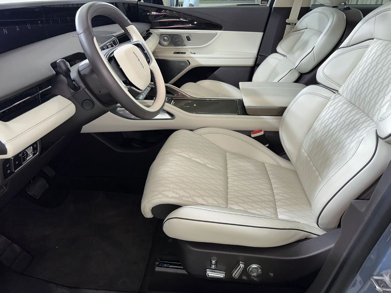 Lincoln Nautilus RESERVE III NU-NAU925H/AL TAYER MOTORS/ AL QOUZ SHOWROOM