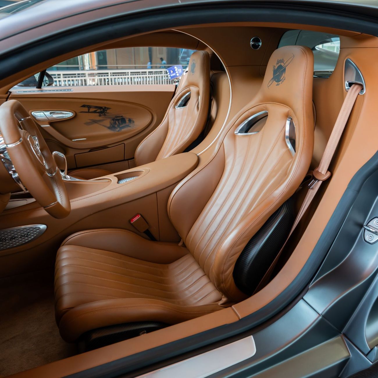 بوغاتي شيرون 2021 BUGATTI CHRION (1 OF 20) DONE 6000KM (4 YEARS WARRANTY+ SERVICE)