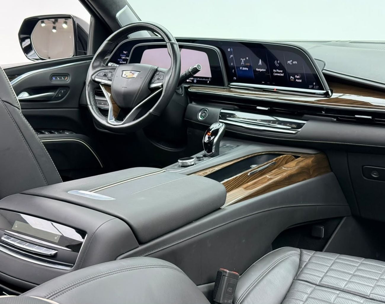 كاديلاك إسكالاد SPORT PLATINUM 2024 Cadillac Escalade Black Edition, 2028 Cadillac Warranty, Pilot Seats, GCC