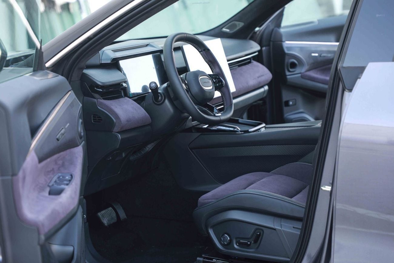 Lynk & Co 08 EM-P Time Limited 1.5L - Plug In Hybrid - Purple Inside Purple | Export Only