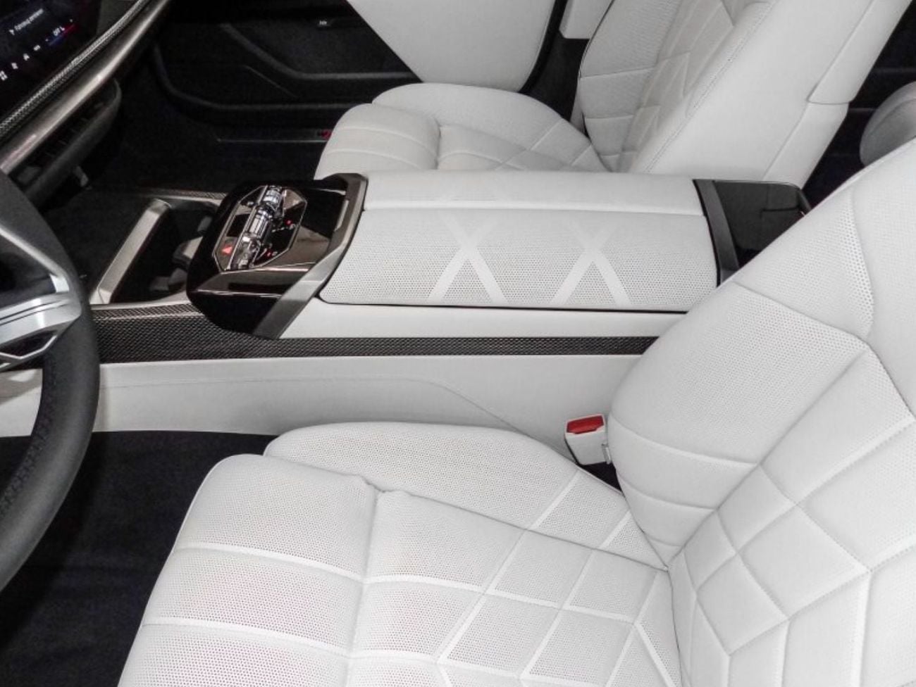 بي أم دبليو i7 XDRIVE60 MASTERCLASS M SPORT PACKAGE