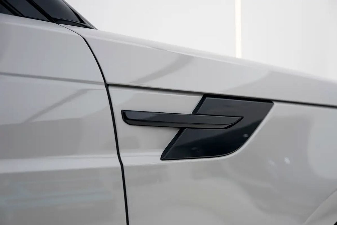 Land Rover Range Rover Sport HSE DYNAMIC P440e Plug-In Hybrid | 19,000 KM | Black Contrast Roof