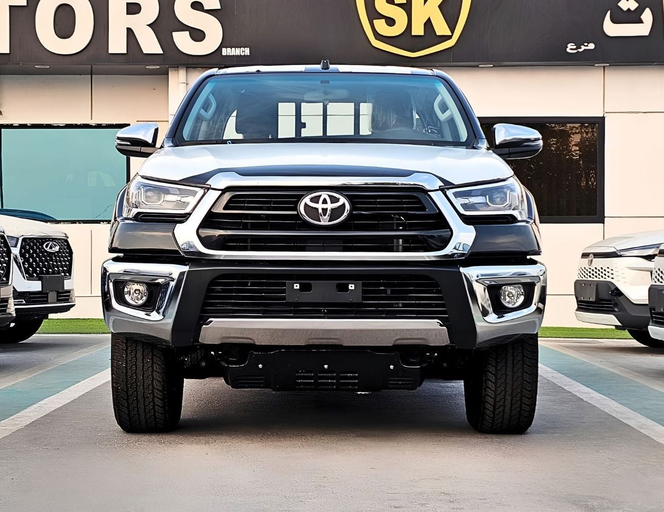 Toyota Hilux TOYOTA HILUX SR5 WIDE BODY || 2.7L PETROL V4 M/T 4WD | BLIND SPOT | WINDOW VISOR | REAR CAMERA | AUT