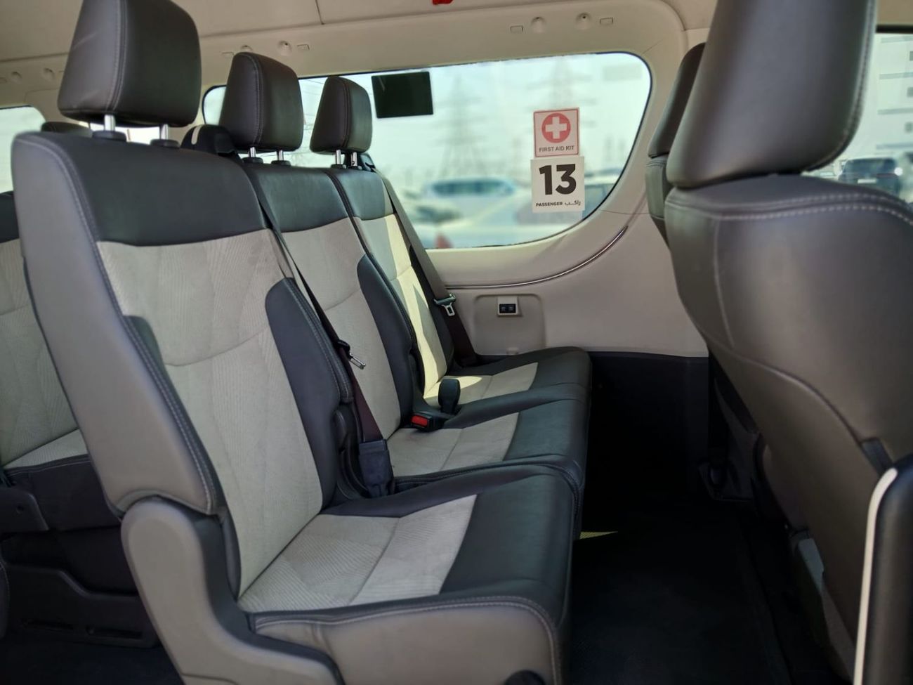 Toyota Hiace GL 2.8L Diesel Manual 9+ Seats 4 Doors