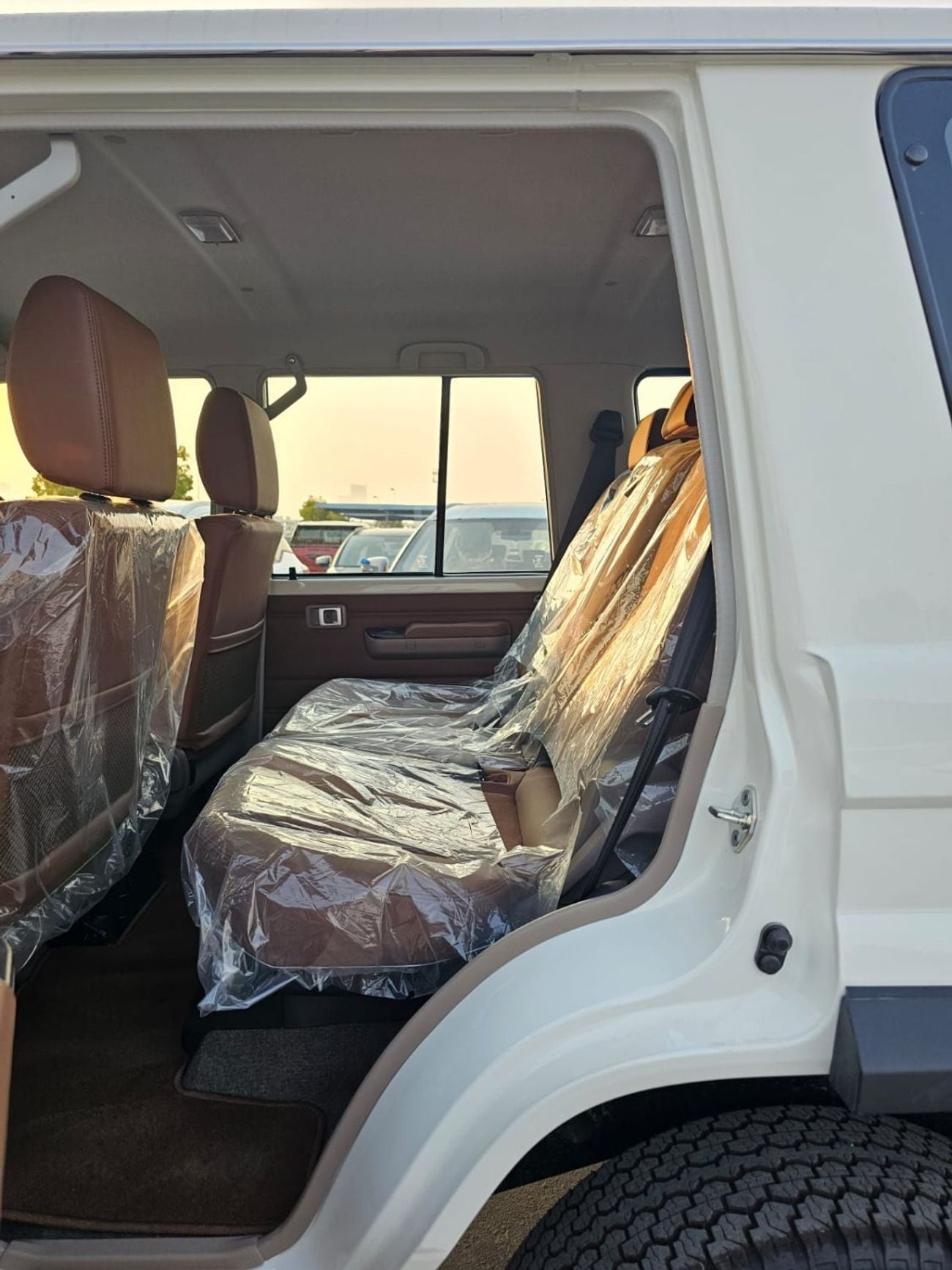 Toyota Land Cruiser 70 LC76 LX HARDTOP 5DOOR || 4.0L PETOL A/T 4WD | RADAR | DIFF-LOCK | FULL OPTION (CODE # 76PAFRE)