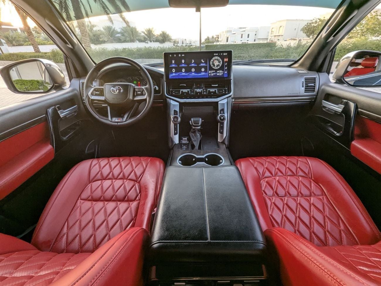 تويوتا لاند كروزر GXR Toyota landcruise 2015Model Facelifte 2025 4.0L v6 petrol Engine Colour Black push start Transmi