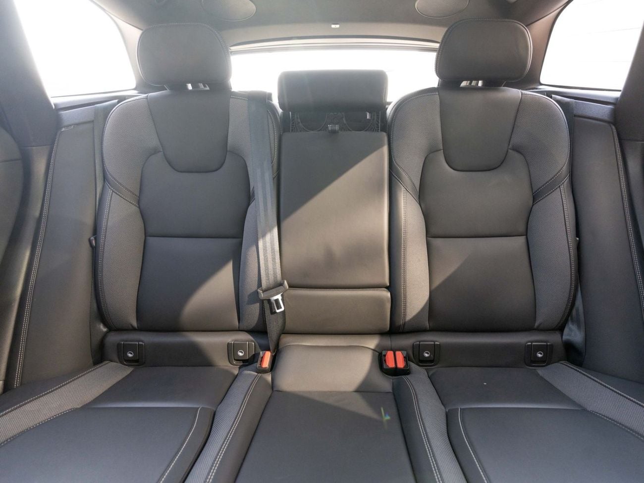 Volvo XC60 ULTIMATE DARK Volvo XC60 B5 2024 GCC specs
