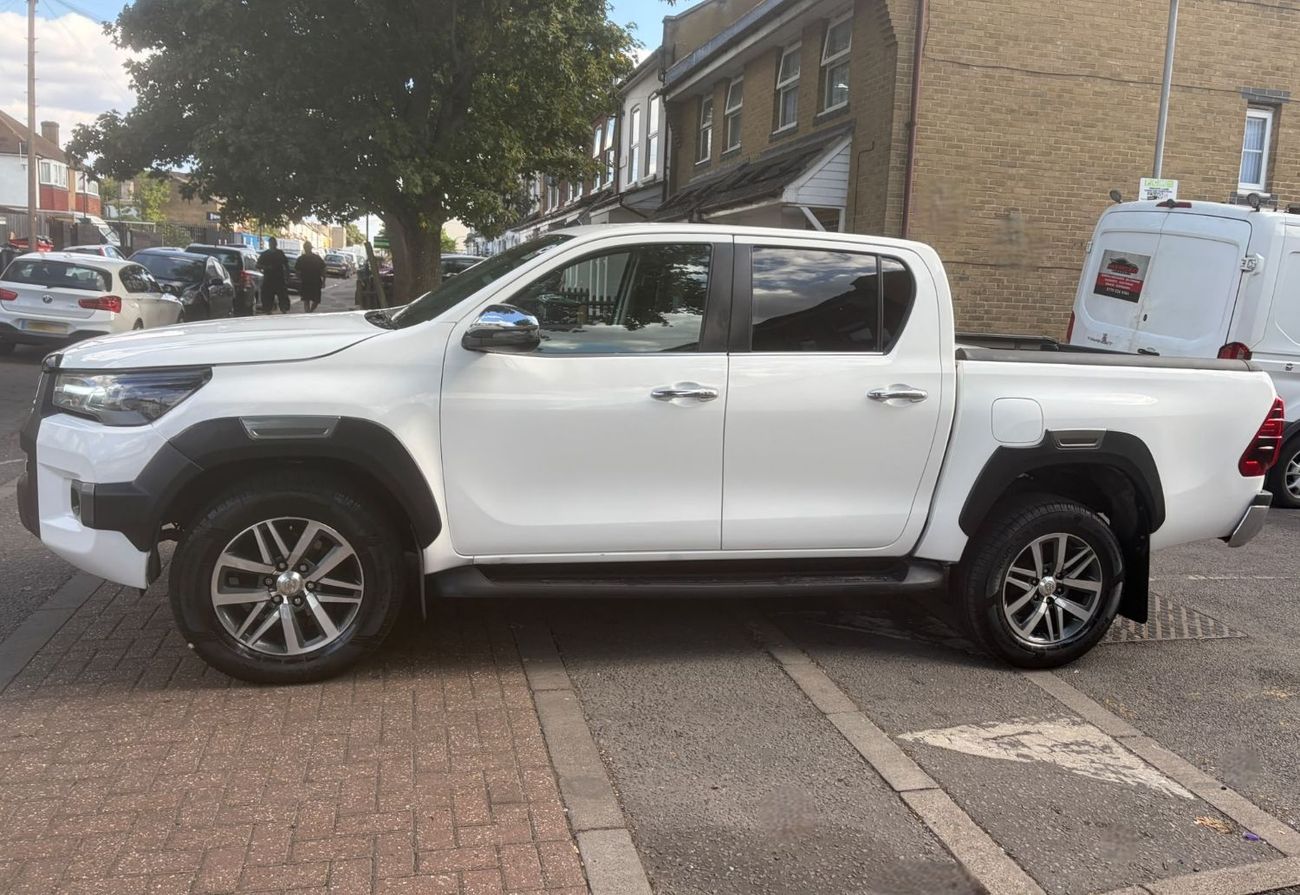 تويوتا هيلوكس . UK STOCK | 4WD | 2.4 Diesel Engine | AT | DOUBLE CABIN | INVINCIBLE