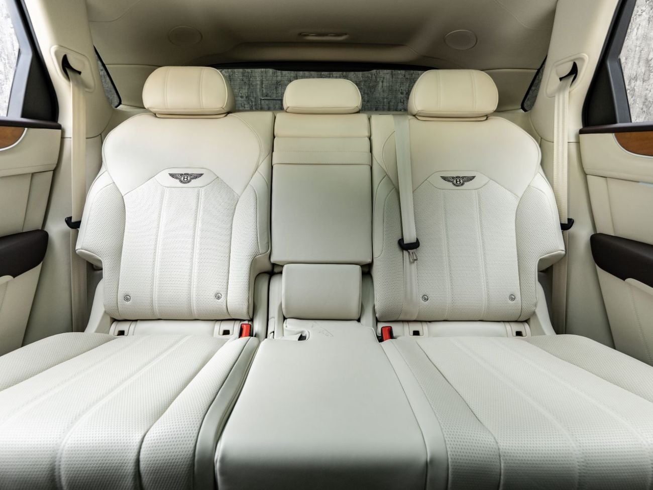 Bentley Bentayga STANDARD BUY NOW, PAY 2027 | THE BLACKLINE STANDARD | 2022 Bentley Bentayga, 4.0TC V8, 4WD, 542bhp, 8 Speed A