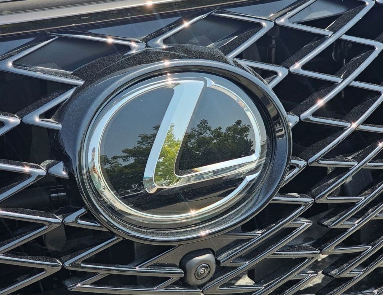 لكزس LX 600 F SPORT لكزس LX600 F.SPORT مارك ليفينسون || محرك بنزين V6 سعة 3.5 لتر، دفع رباعي، 22 عجلة قيادة، رادار، شاشة