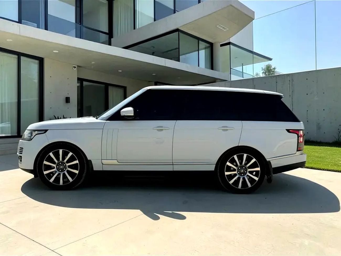 لاند روفر رينج روفر HSE | 5.0L V8 | 4WD | GCC SPECS