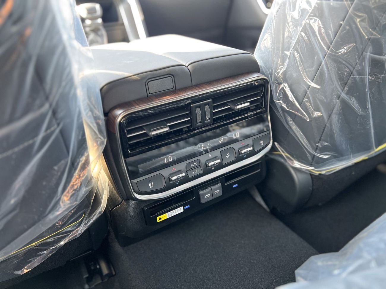 Toyota Land Cruiser EXPORT ONLY - 2026 LC300 VX 4.0L (Black Interior) (GCC Specification)