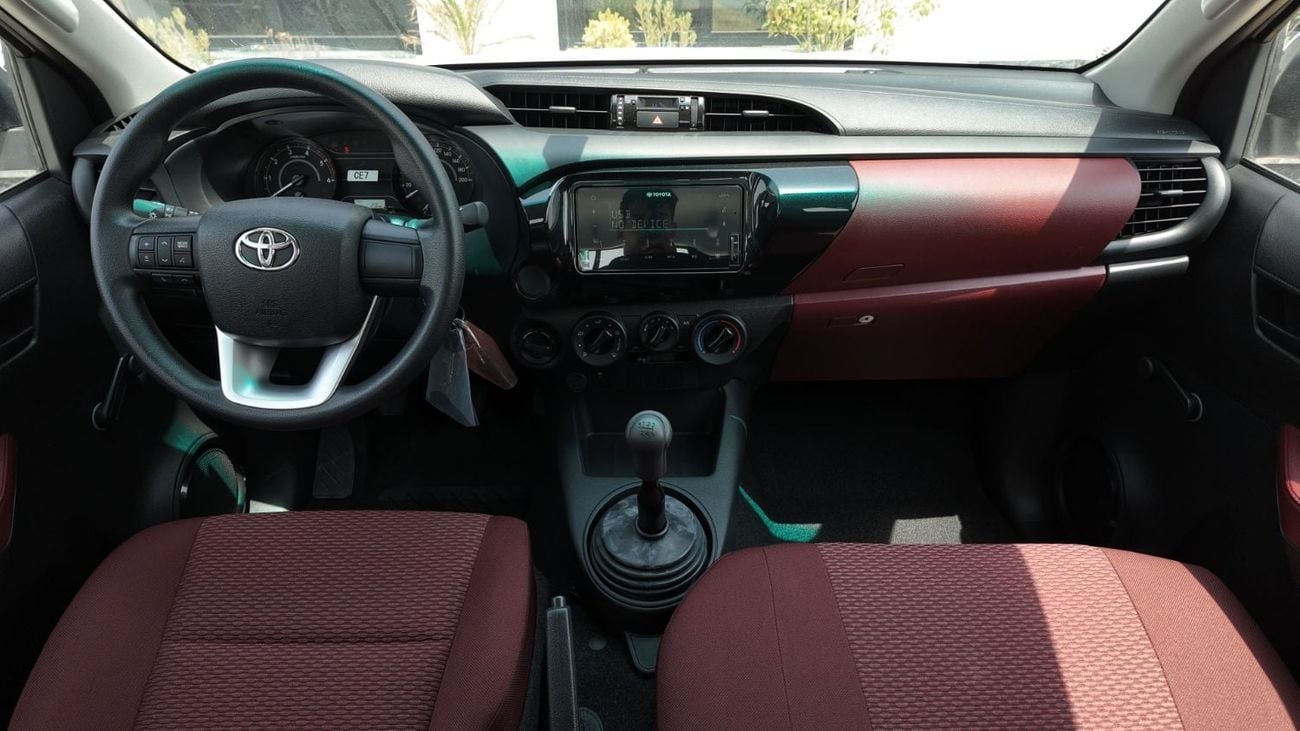 Toyota Hilux DLX 2.4L diesel 4WD 2026