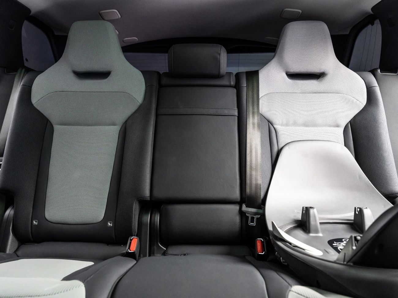 Land Rover Range Rover Sport SV EDITION ONE BUY NOW, PAY 2027 | THE BLACKLINE STANDARD | Al Tayer Warranty + Service Contract, Full Carbon, GCC