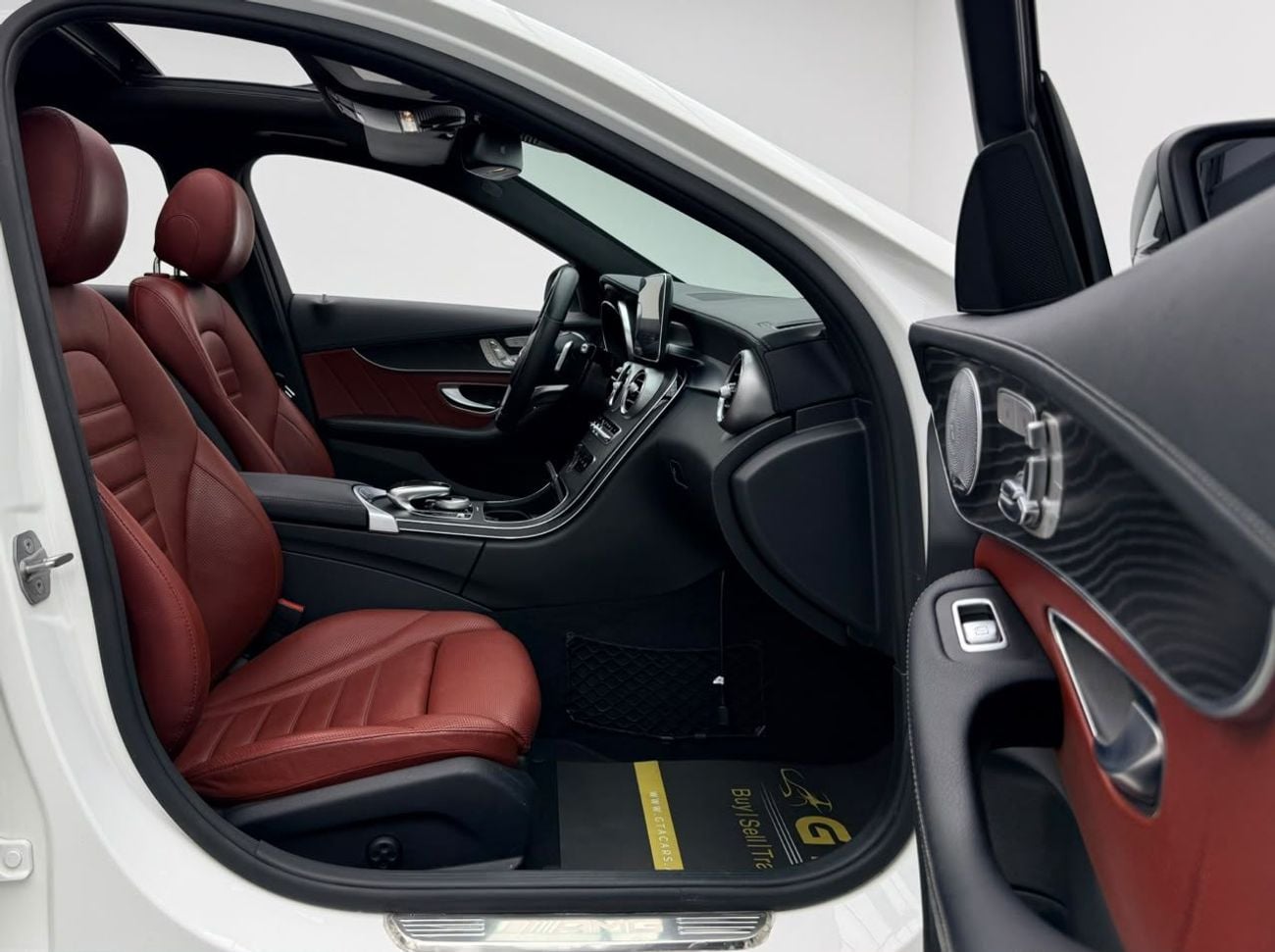 مرسيدس بنز سي 43 ايه ام جي STANDARD مرسيدس C43 AMG 4Matic موديل 2018، سجل صيانة كامل، كاملة المواصفات، بحالة ممتازة، خليجية