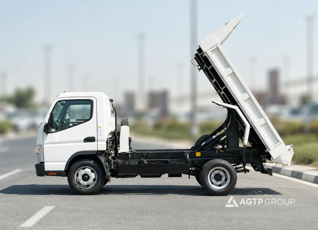 Mitsubishi Canter STANDARD 3.0L Diesel | Manual | TIPPER TRUCK | Single Cab | Hydraulic Tipper | White | GCC Specs | Basic Opti