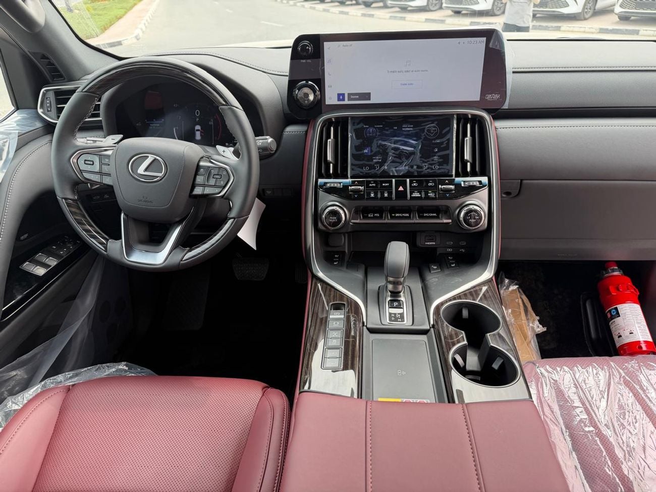 لكزس LX 700h SIGNATURE
