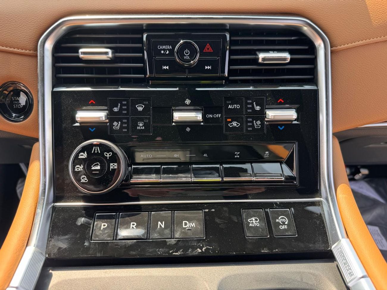 Nissan Patrol LE PLATINUM CITY (Exterior : BLACK / Interior: TAN)