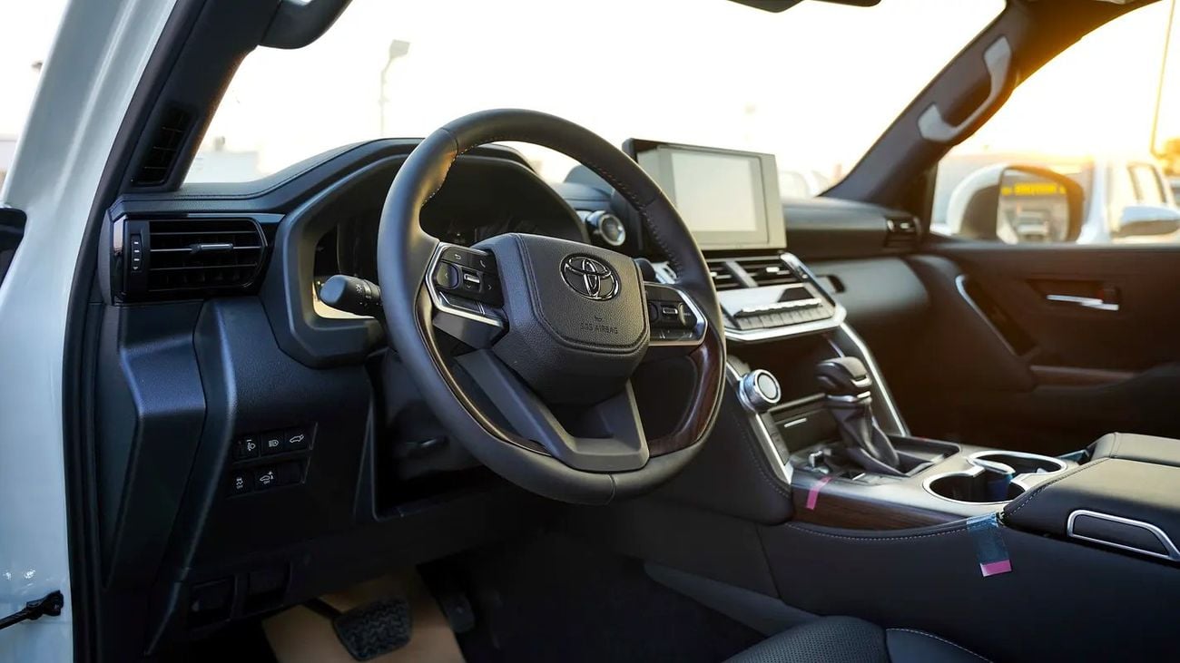 Toyota Land Cruiser GXR 4.0L WITH RADAR GCC Specs