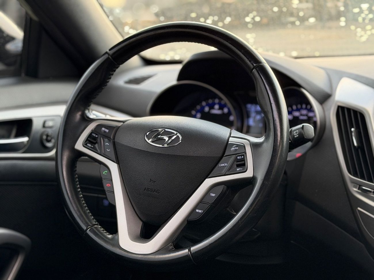 Hyundai Veloster GLS SR Hyundai Veloster 1.6L / GCC / 2016 / Free Accident Original Paint