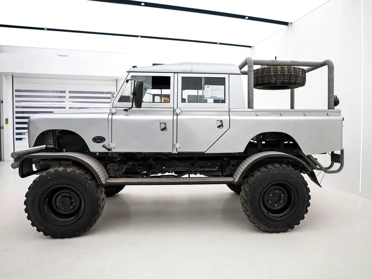 Land Rover Defender Worldwide 1/2 Worldwide | BIGFOOT MK-2 | Good condition.