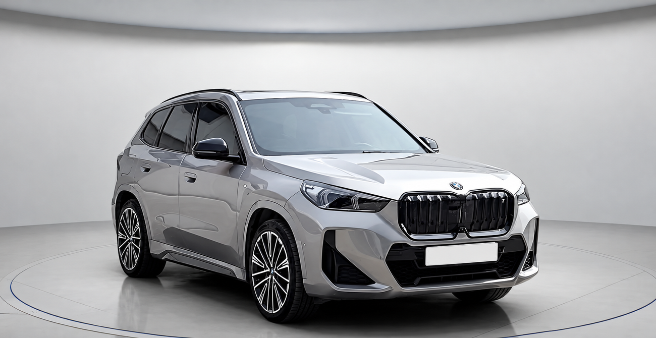 بي أم دبليو iX1 XDRIVE30 لوكس M SPORT PACKAGE