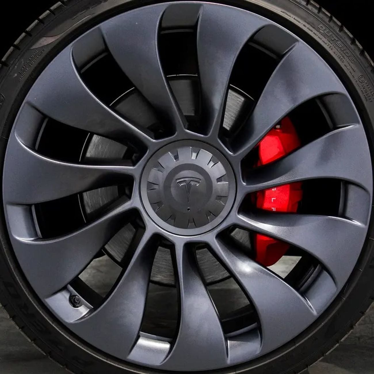 Tesla Model Y PERFORMANCE Dual Motor AWD • Warranty • GCC Spec