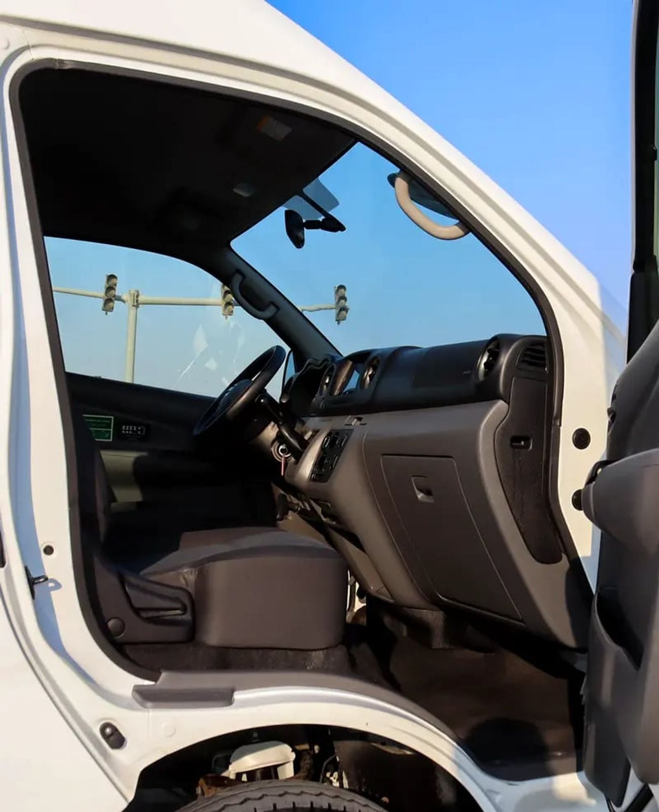 نيسان أورفان 2.5 L | | GCC | Accident-Free | In Excellent Condition | 1092 P.M