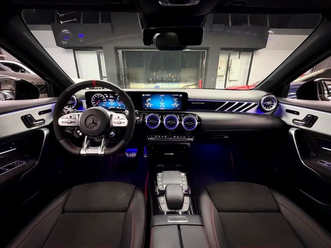 مرسيدس بنز A 35 AMG 4MATIC بريميوم