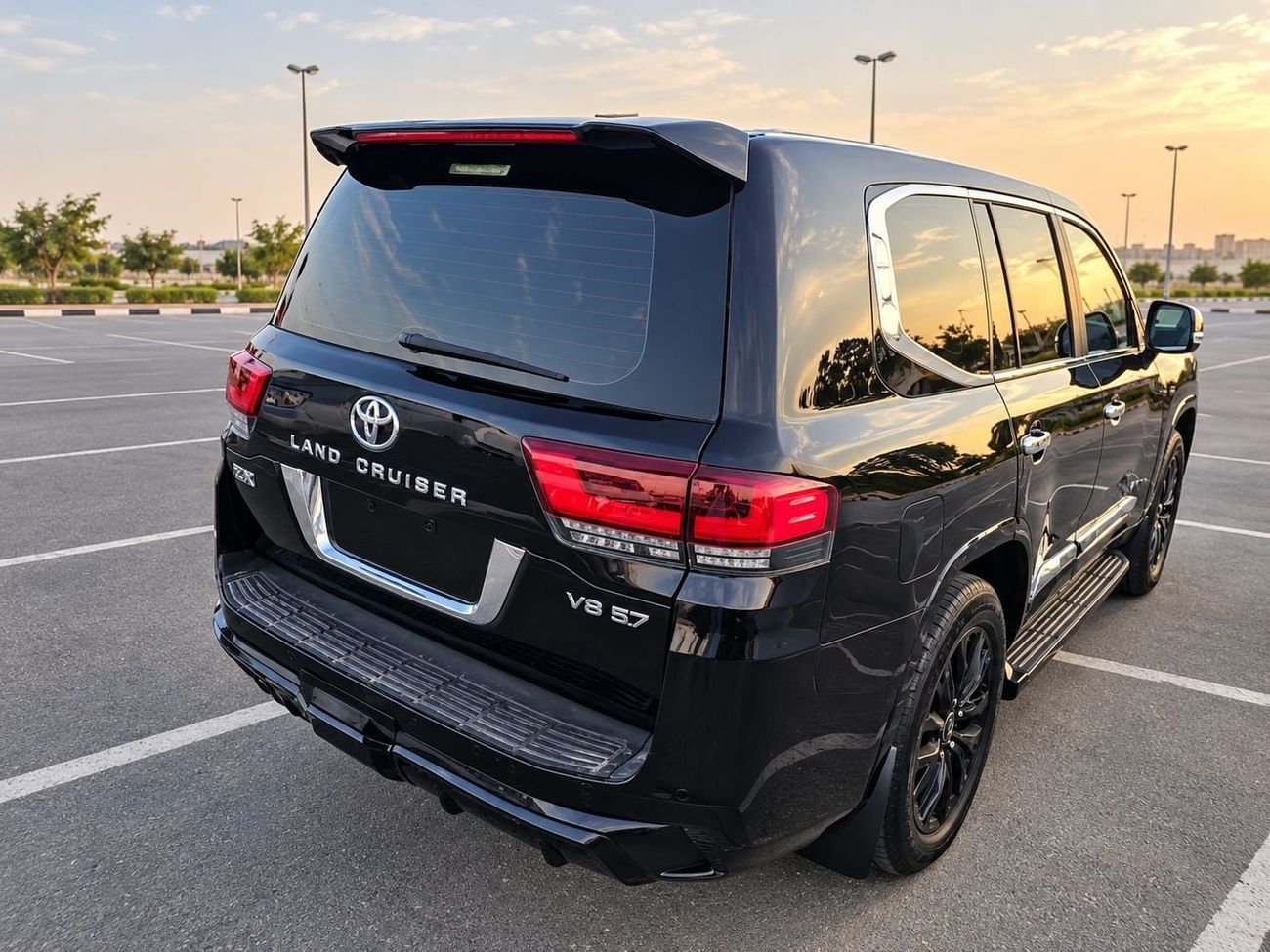 Toyota Land Cruiser VXR Modified to 2024 5.7L V8 Petrol Engine Automatic Gear 4WD 7 Seats 5 Doors