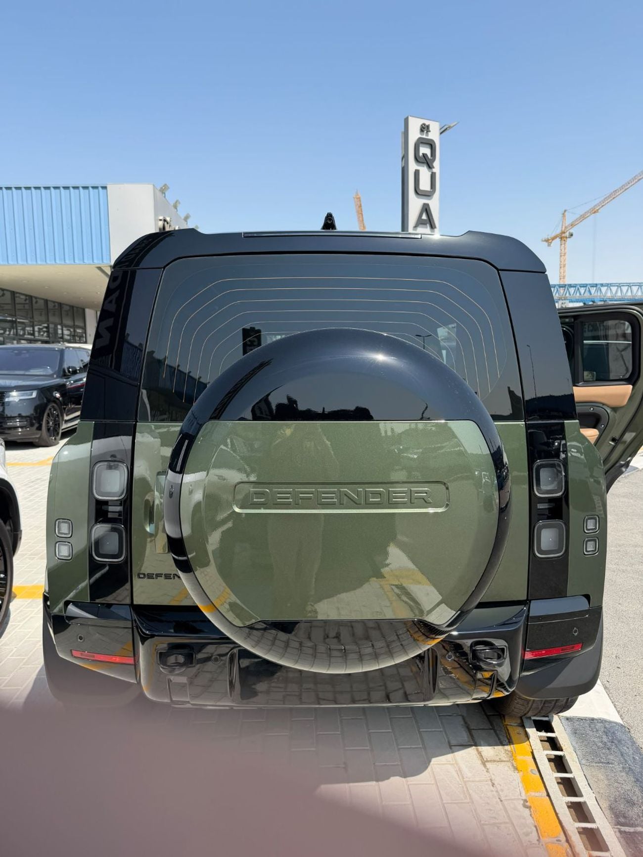Land Rover Defender 110 X-DYNAMIC SE P400