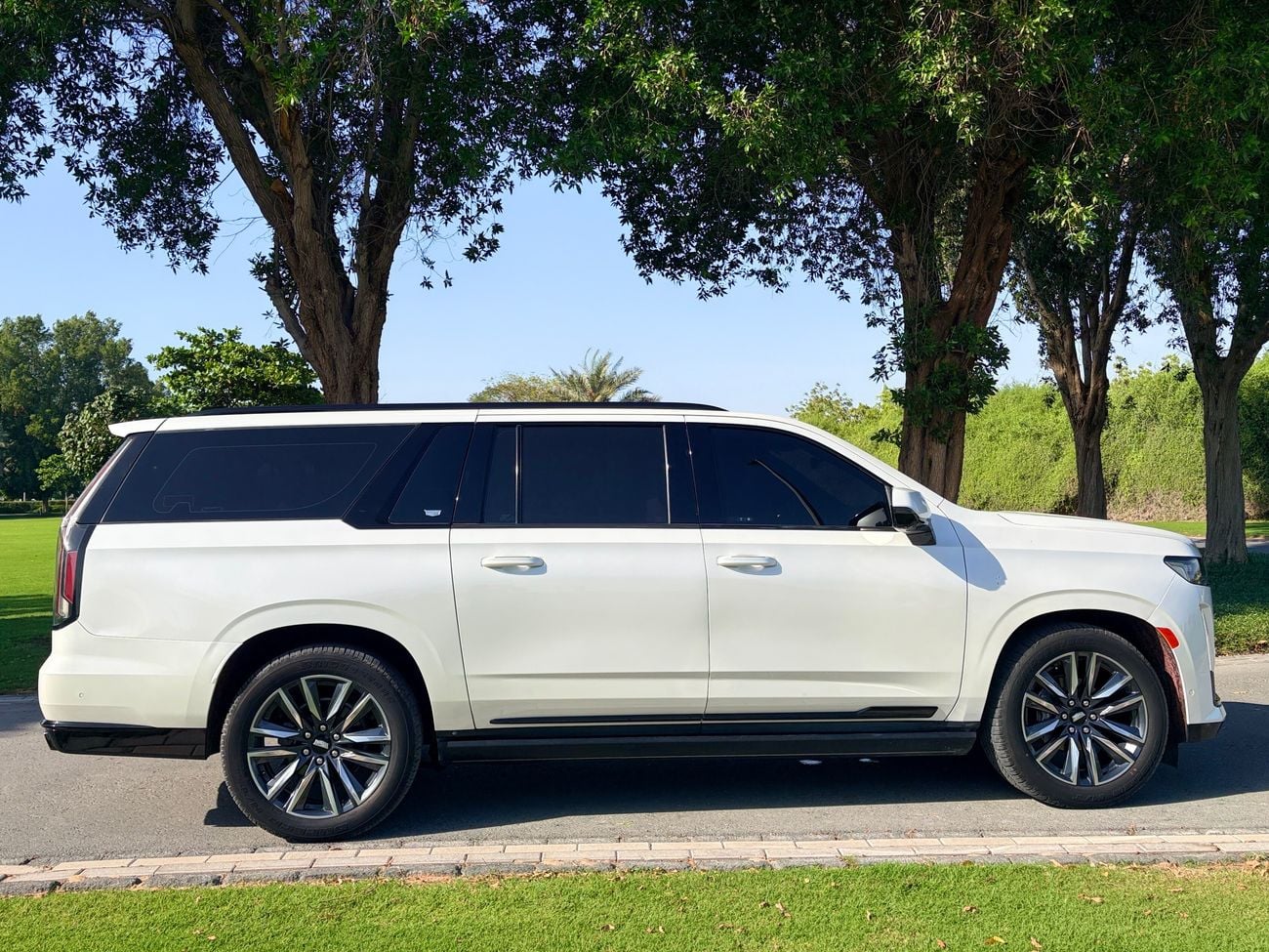 كاديلاك إسكاليد ESV PREMIUM LUXURY