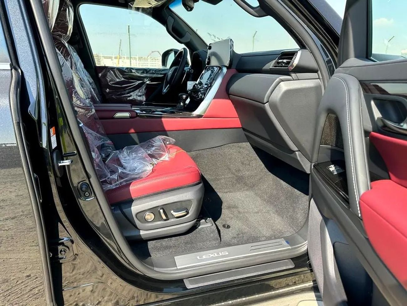 لكزس LX 600 سيجنتشر 2026 Lexus LX600 Signature (7-Seater) 3.5L V6 Twin-Turbo Petrol A/T 4WD Export Only