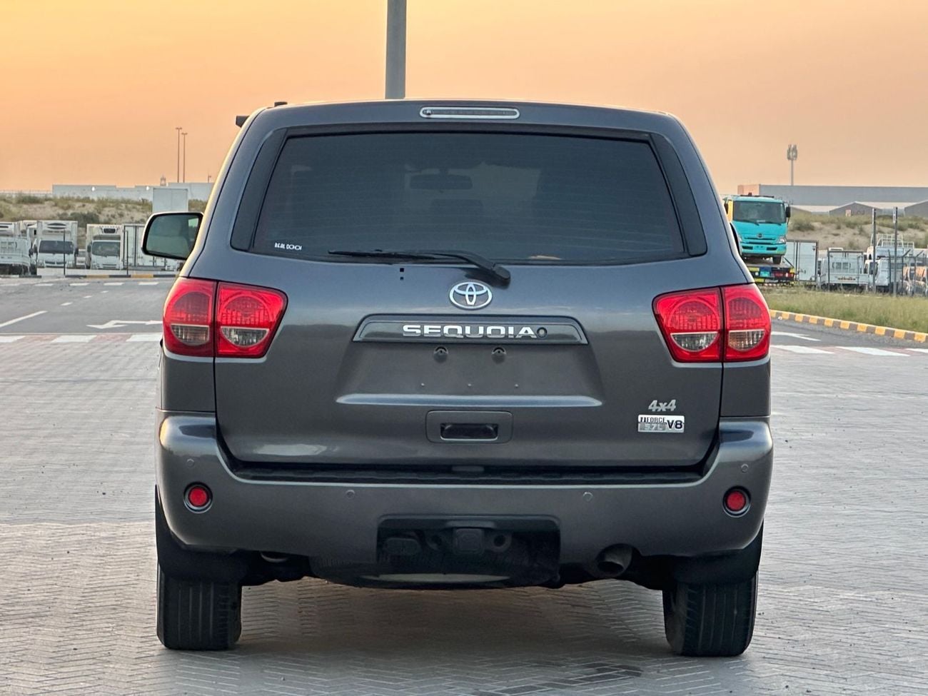 تويوتا سيكويا SR5 4X4