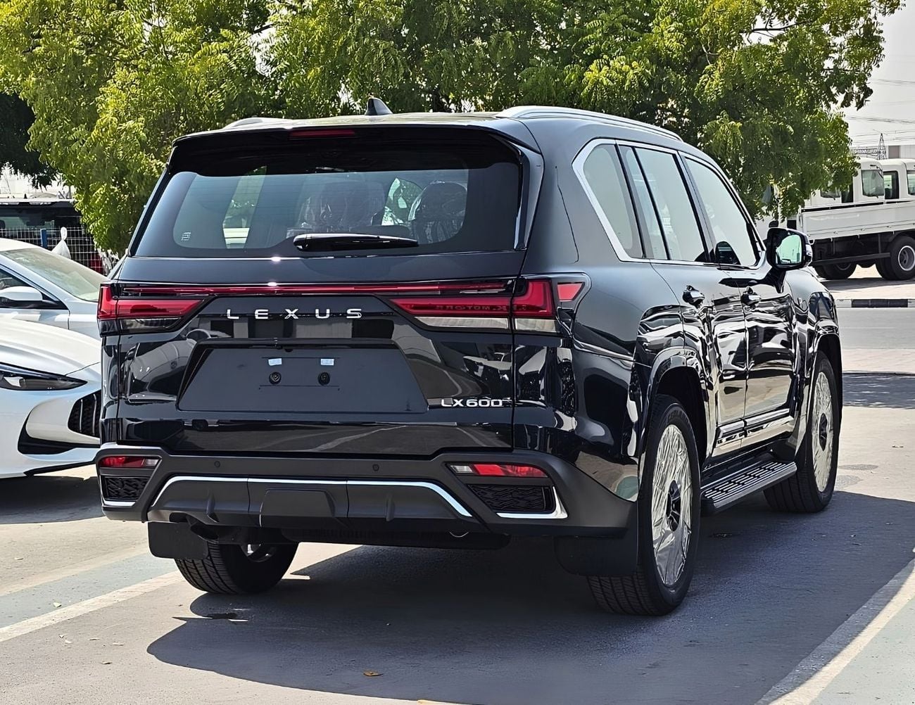 لكزس LX 600 F SPORT لكزس LX600 F.SPORT مارك ليفينسون || محرك بنزين V6 سعة 3.5 لتر، دفع رباعي، 22 عجلة قيادة، رادار، شاشة