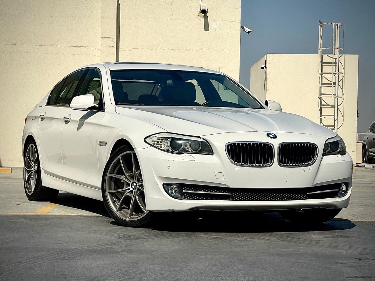 بي أم دبليو 528i EXECUTIVE