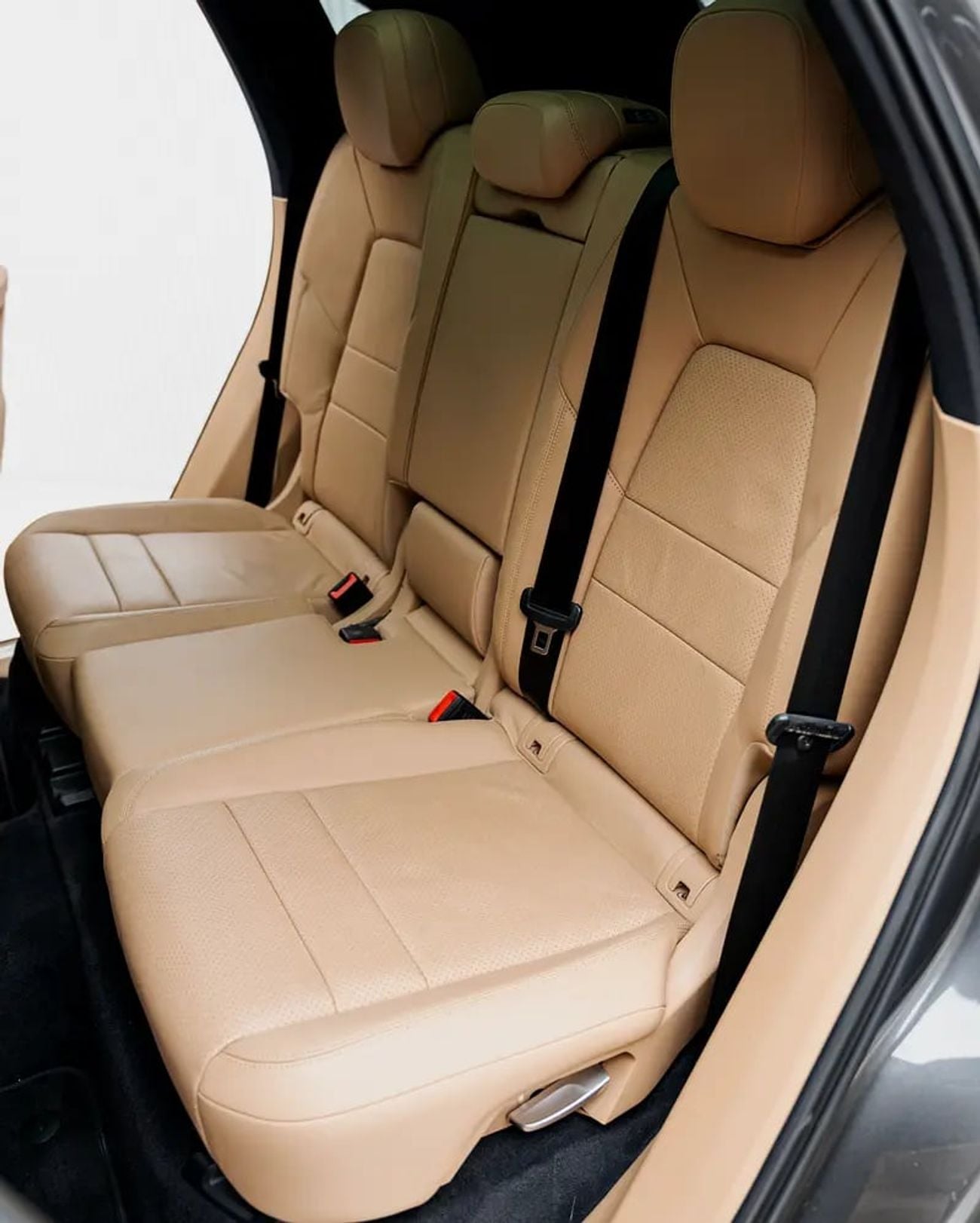 Porsche Cayenne STANDARD GCC