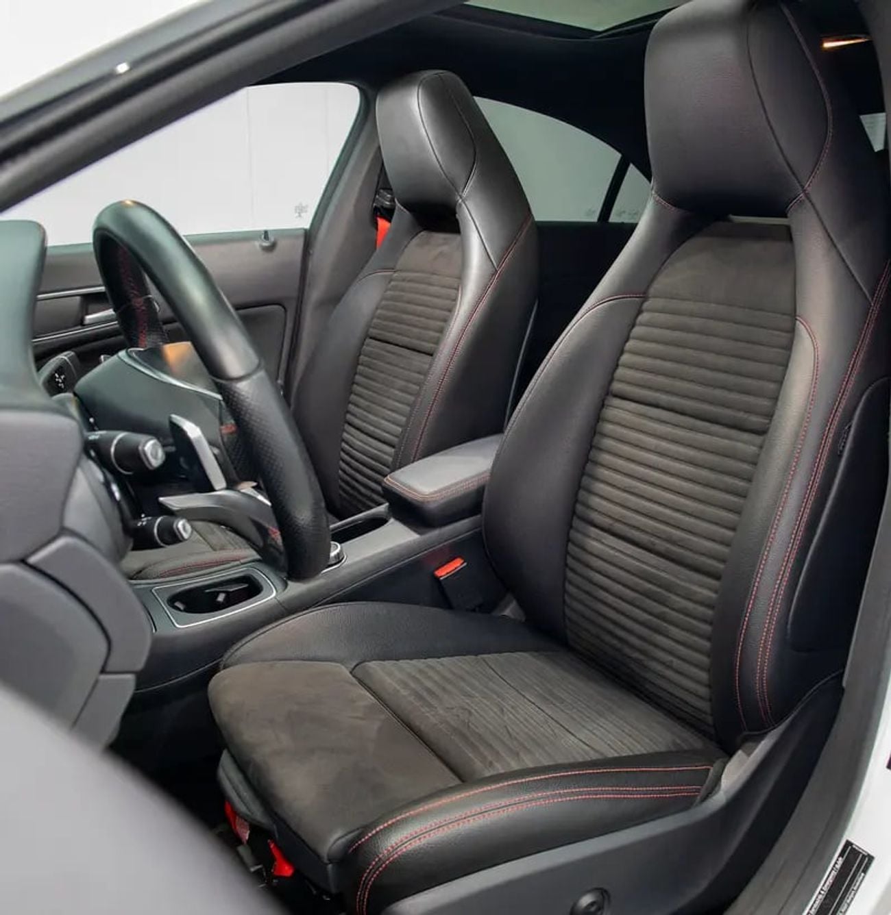 Mercedes Benz CLA250 0% DP Available • Full-Service History • GCC