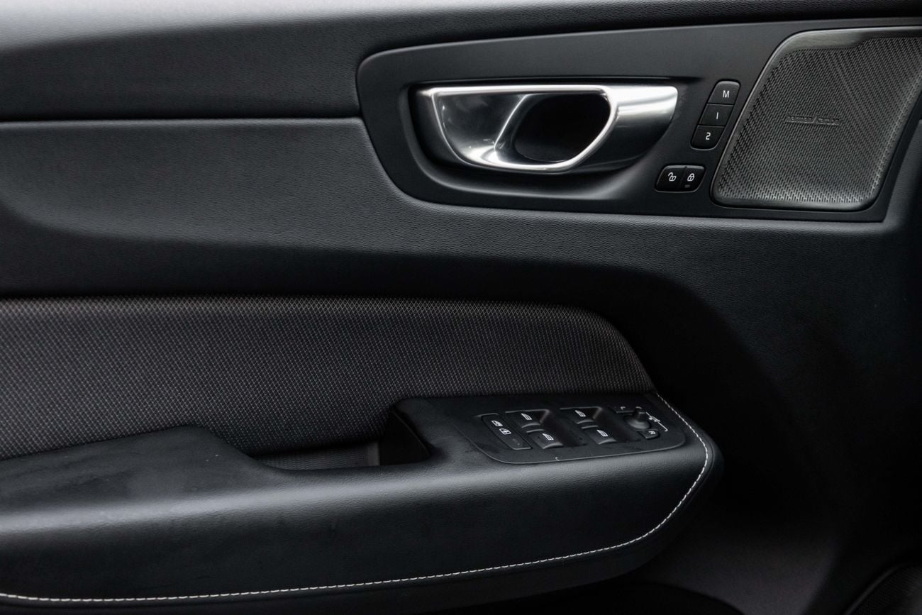فولفو XC 60 B5 ULTIMATE DARK XC60 B5 Ultimate Dark | 2,448 P.M | 0% Downpayment | 2028 Warranty!