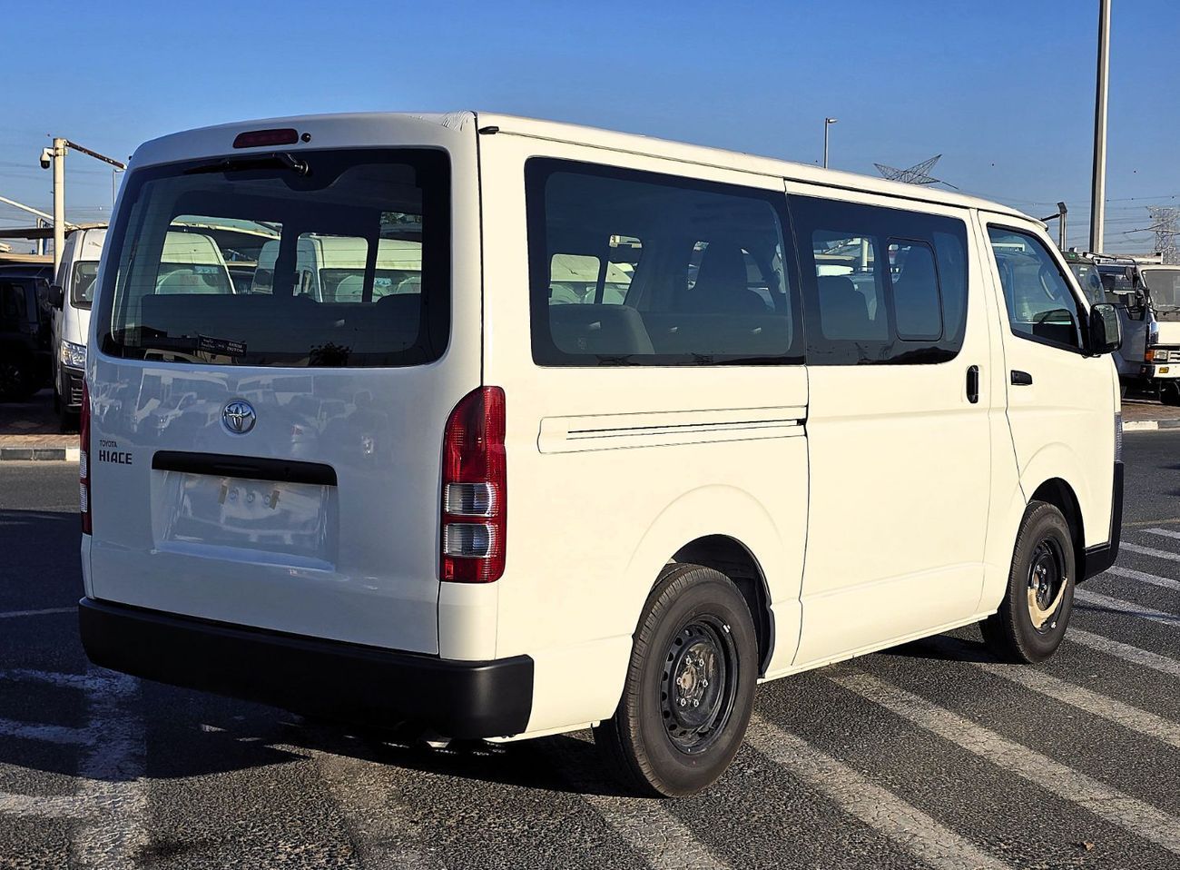 تويوتا هاياس GL Toyota Hiace Std Roof 15 Seater 2.7l Petrol M/T RWD White Color 2026 Model