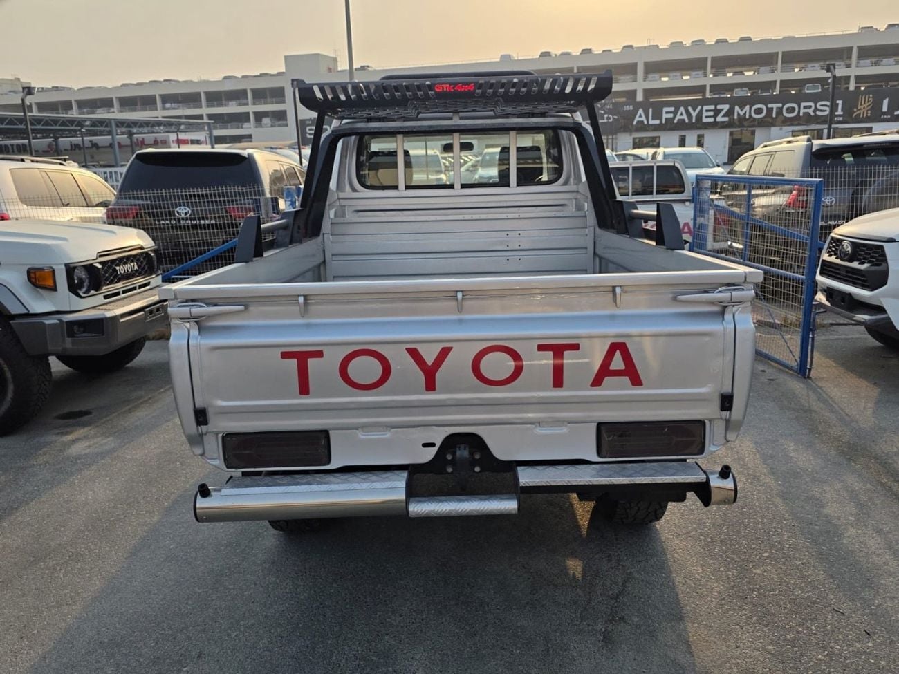 Toyota Land Cruiser Pick Up LX AC PWR OPT