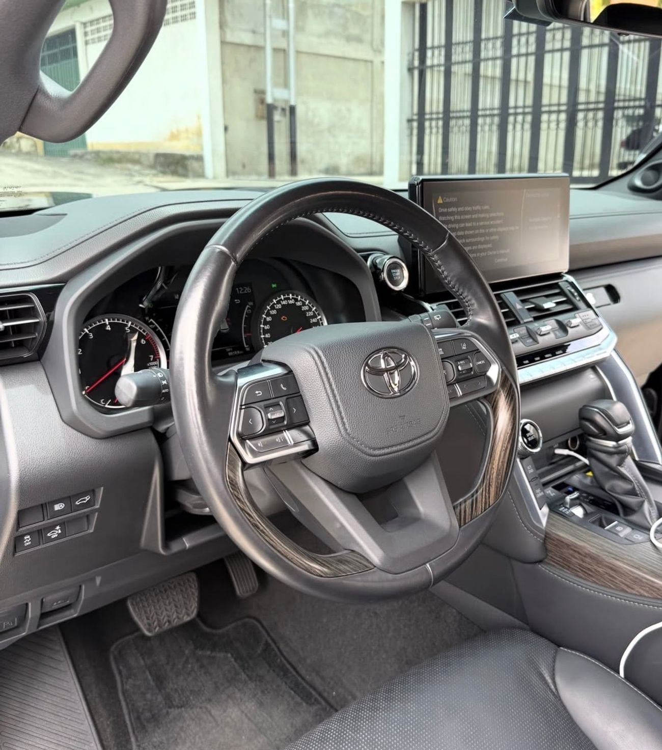 Toyota Land Cruiser VXR 4.0 L Full option