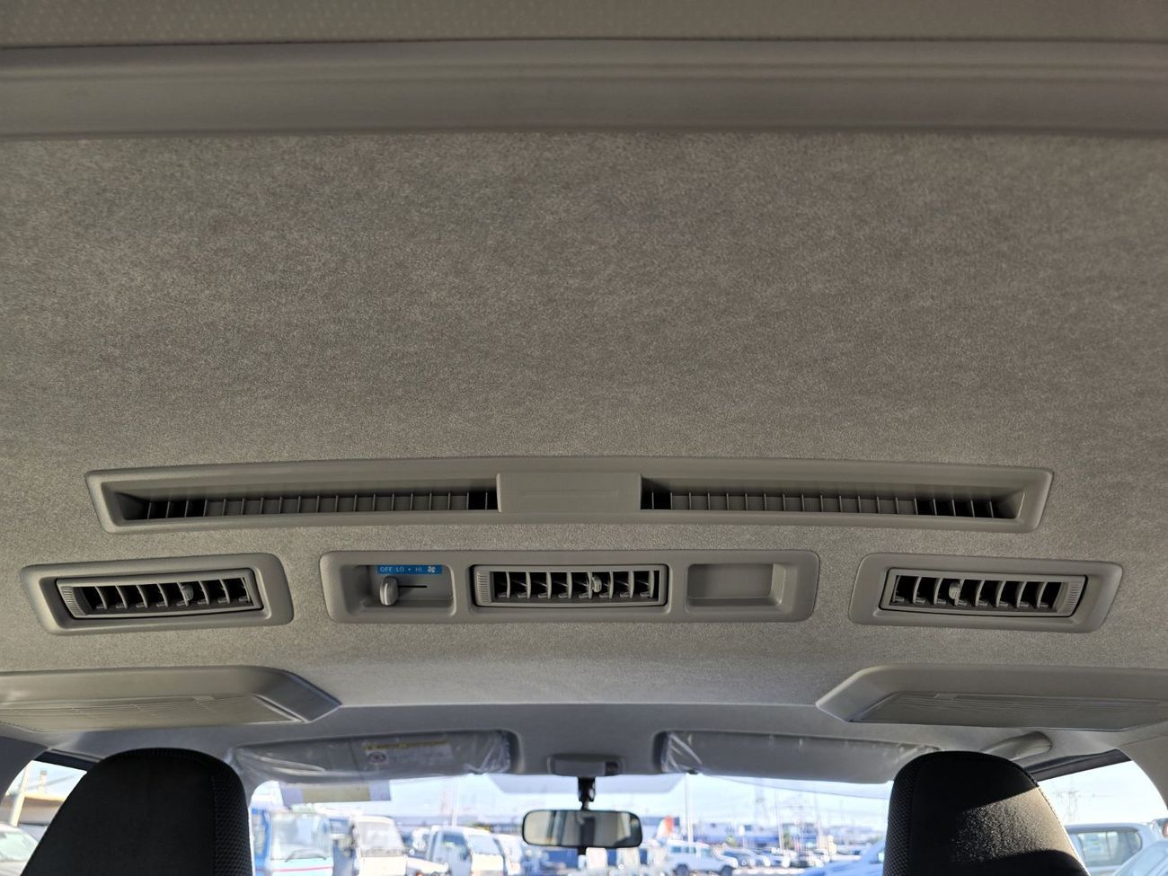 تويوتا هاياس GL Toyota Hiace Std Roof 15 Seater 2.7l Petrol M/T RWD White Color 2026 Model
